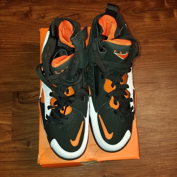 Sold - Picture 3 of 8